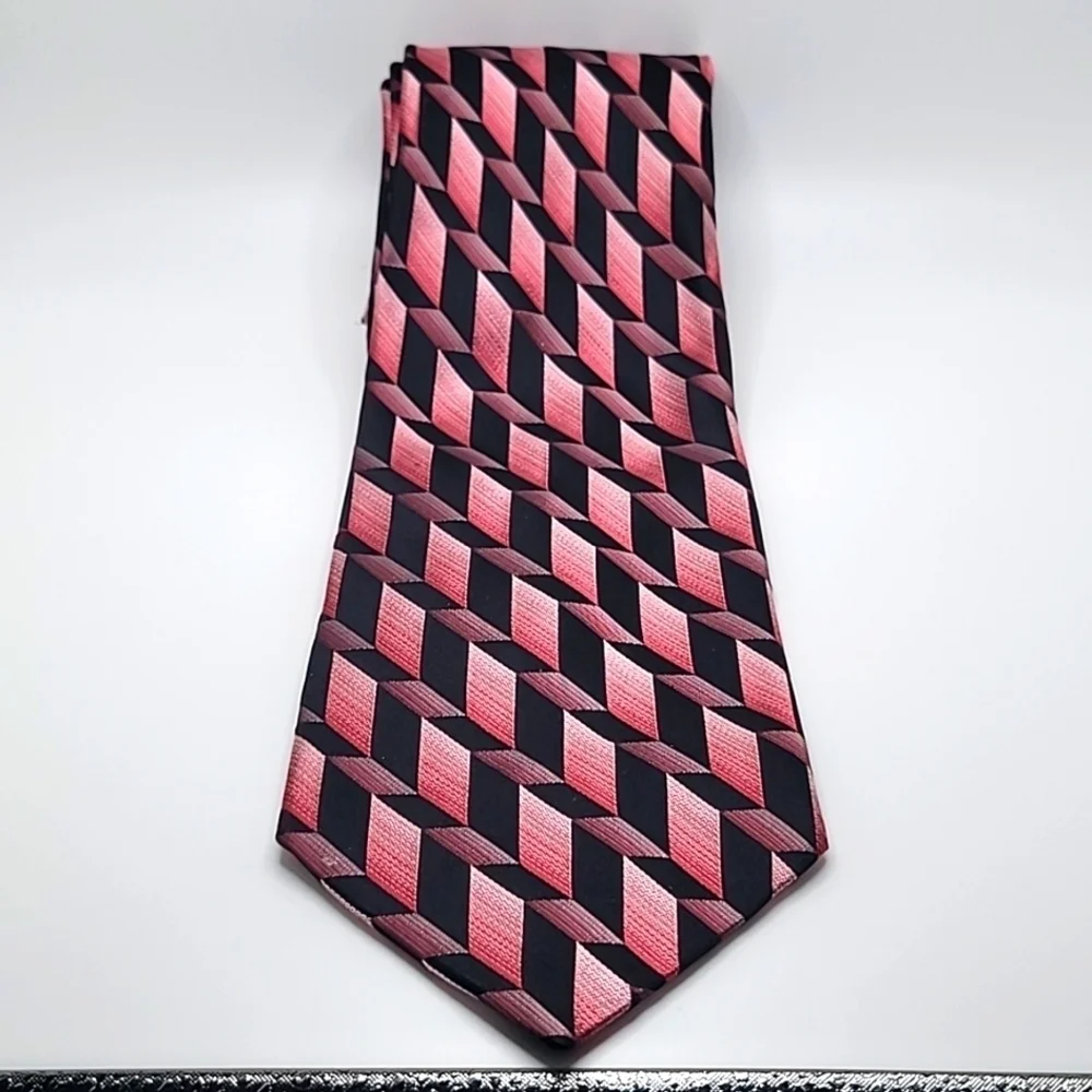 Murano 100% Silk Made in USA Pink Black Diamond Print Men's Tie